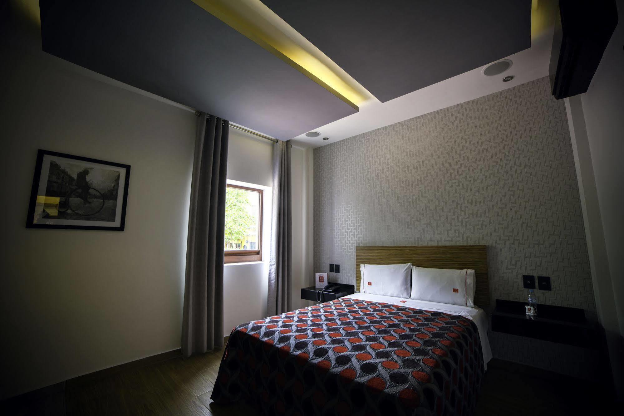 Six Hotel Guadalajara Expiatorio Екстер'єр фото