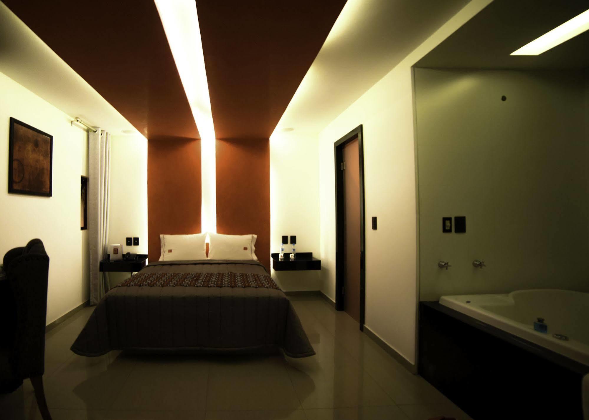 Six Hotel Guadalajara Expiatorio Екстер'єр фото