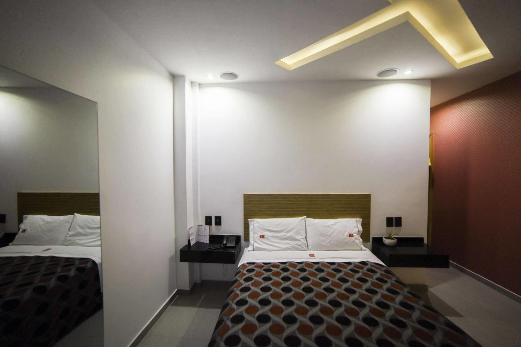 Six Hotel Guadalajara Expiatorio Екстер'єр фото